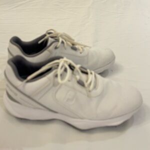 FootJoy boys golf shoes. Size 4. Good cond.